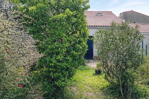 Maison charentaise de caractère – Emplacement privilégié à Meschers-sur-Gironde