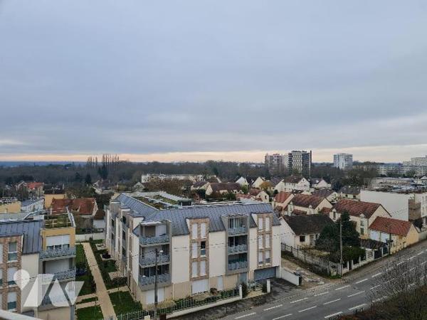 Avenue du Général Patton venez visiter cet appartement lumineux de 78m², situé au 5ème étage , ...