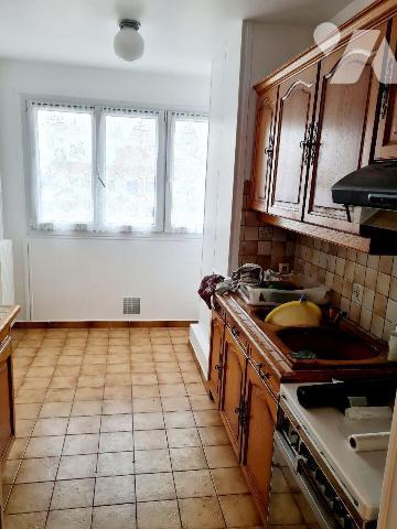 Avenue du Général Patton venez visiter cet appartement lumineux de 78m², situé au 5ème étage , ...