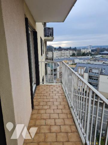 Avenue du Général Patton venez visiter cet appartement lumineux de 78m², situé au 5ème étage , ...