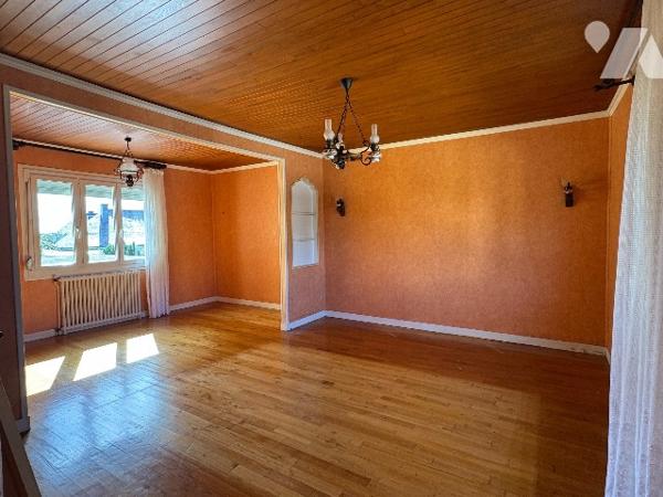 LOUDEAC, maison de 75m² en impasse, dans le centre-ville