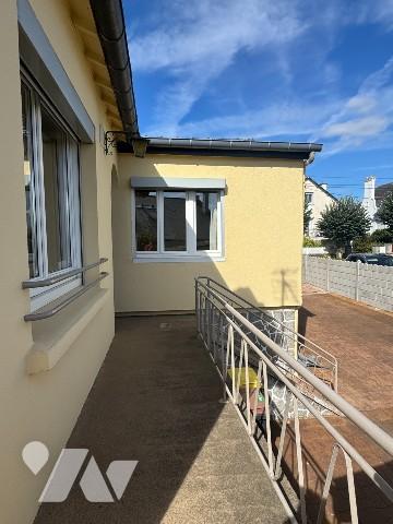 LOUDEAC, maison de 75m² en impasse, dans le centre-ville