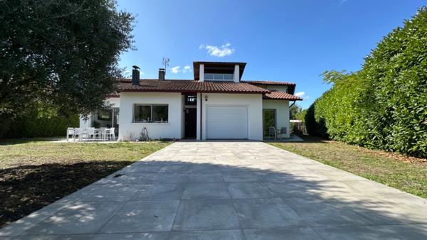 Cap de Bos – Pessac : Une Maison d’Architecte qui invite à l’Art de Vivre