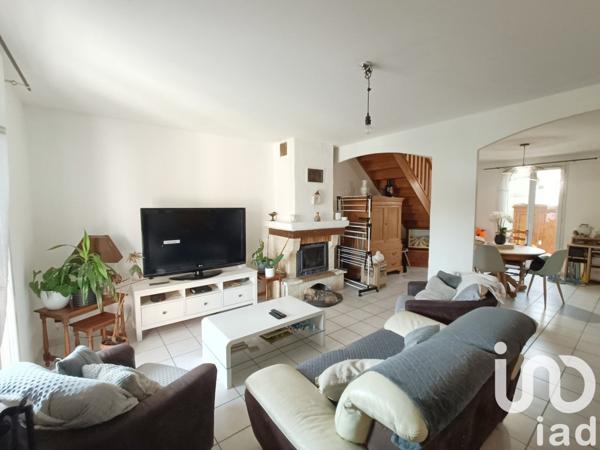 Maison 5 pièces de 104 m² à Entraigues-sur-la-Sorgue (84320)