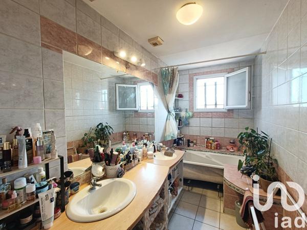 Maison 5 pièces de 104 m² à Entraigues-sur-la-Sorgue (84320)