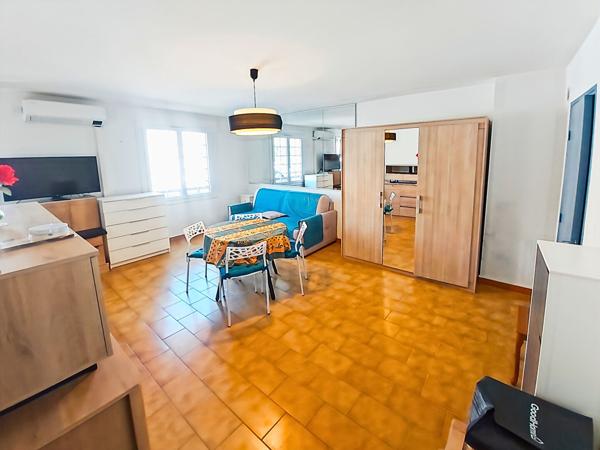 STUDIO AVEC PARKING CENTRE VILLE DE CARQUEIRANNE