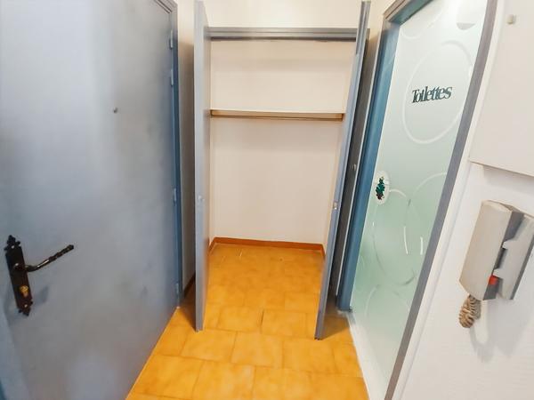 STUDIO AVEC PARKING CENTRE VILLE DE CARQUEIRANNE