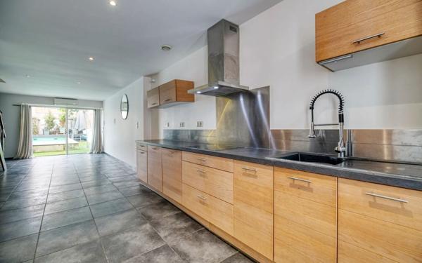 Maison à vendre    3 pièces • 84 m2 Grenade