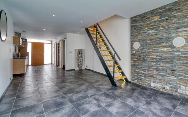 Maison à vendre    3 pièces • 84 m2 Grenade