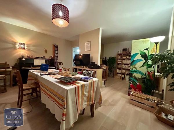 Appartement à louer 3 pièces 76.6m²