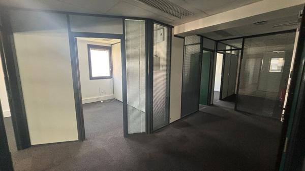 Bureaux fonctionnels à louer à Nanterre - Loyer compétitif