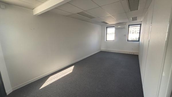 Bureaux fonctionnels à louer à Nanterre - Loyer compétitif