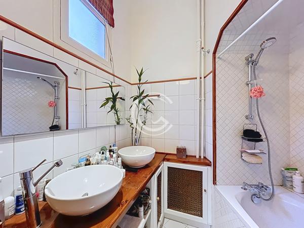 Paris (75007) ART DÉCO AU 5È ÉTAGE ASCENSEUR