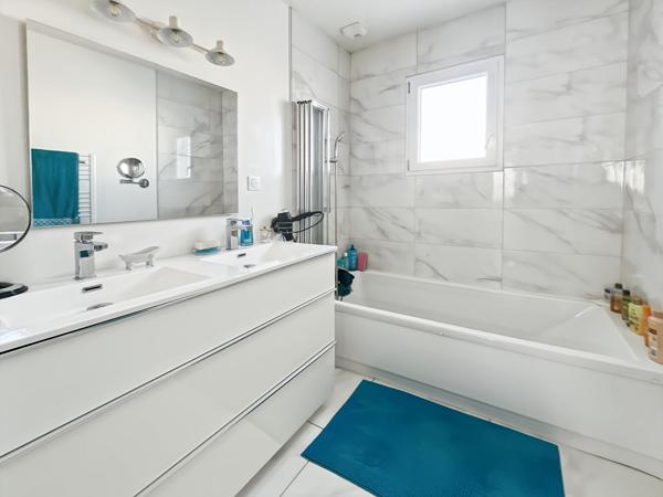 CHALLANS , à proximité des écoles et de la rocade !