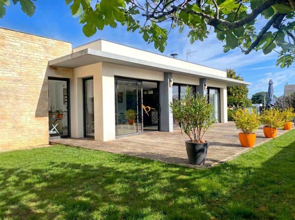 MAISON D’ARCHITECTE ENTIEREMENT DE PLAIN-PIED