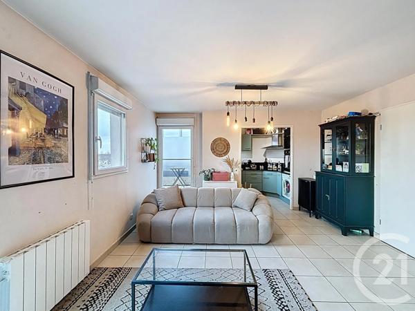 Appartement F4 à vendre  4 pièces - 82,48 m 2   SAVIGNY LE TEMPLE  - 77