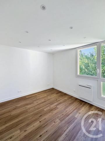 Appartement F4 à vendre  4 pièces - 82,48 m 2   SAVIGNY LE TEMPLE  - 77