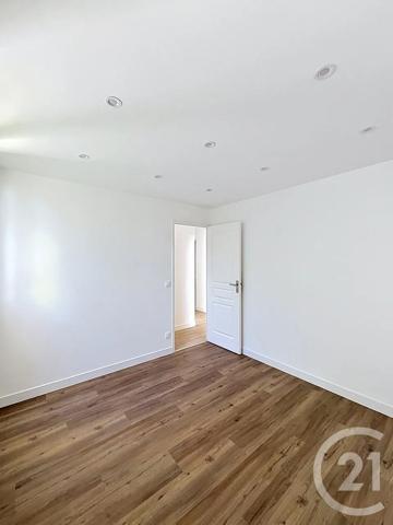 Appartement F4 à vendre  4 pièces - 82,48 m 2   SAVIGNY LE TEMPLE  - 77