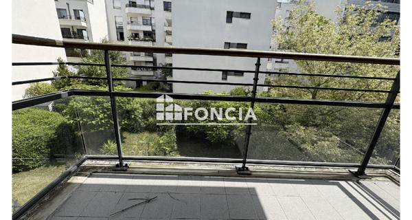 Location Appartement 4 pièces 89 m² - Suresnes 92150