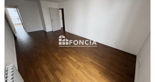 Location Appartement 4 pièces 89 m² - Suresnes 92150