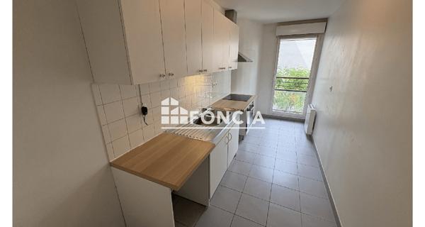 Location Appartement 4 pièces 89 m² - Suresnes 92150