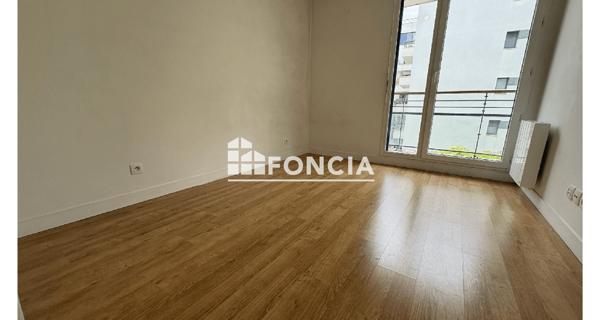 Location Appartement 4 pièces 89 m² - Suresnes 92150