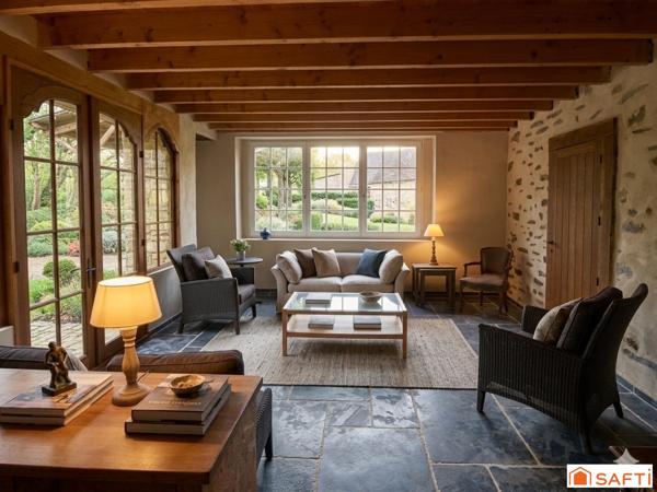 Ensemble trois grandes maisons en pierre au cœur