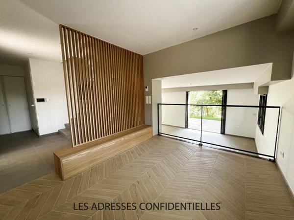 Tassin L'Aigas - Elégante maison contemporaine de 176 m² sur terrain arboré de 1 442 m²