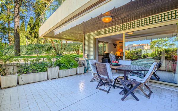 Appartement à vendre    3 pièces • 90 m2 Cannes