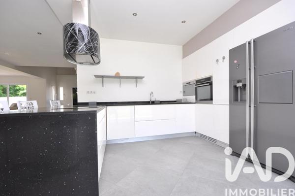 Maison à vendre 6 pièces 178 m² Bruyères-le-Châtel