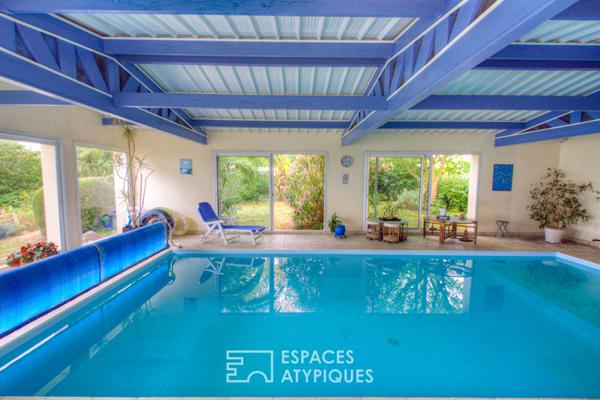 Maison d’architecte contemporaine avec piscine intérieure et vue mer – Yffiniac