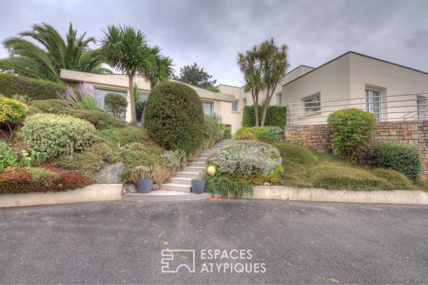 Maison d’architecte contemporaine avec piscine intérieure et vue mer – Yffiniac