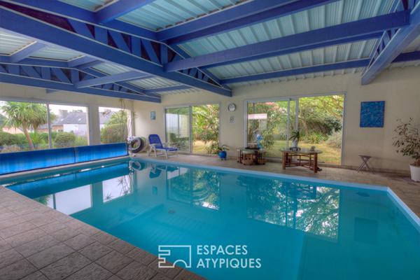 Maison d’architecte contemporaine avec piscine intérieure et vue mer – Yffiniac