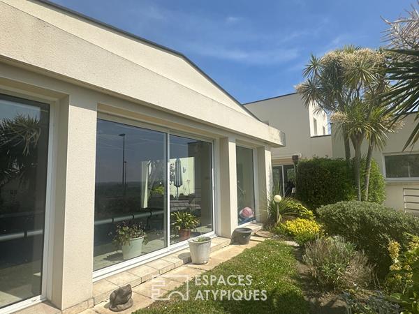 Maison d’architecte contemporaine avec piscine intérieure et vue mer – Yffiniac