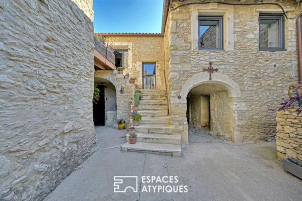Esprit loft dans un ancien chai avec jardin et piscine à 20 min d’Uzès