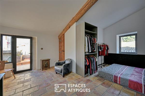 Esprit loft dans un ancien chai avec jardin et piscine à 20 min d’Uzès