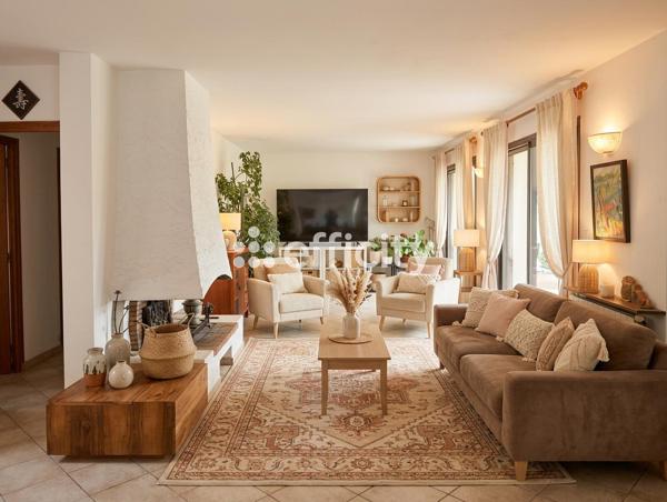 Maison
         6 pièces
        - 158 m² Bien prestige 579 000 € *