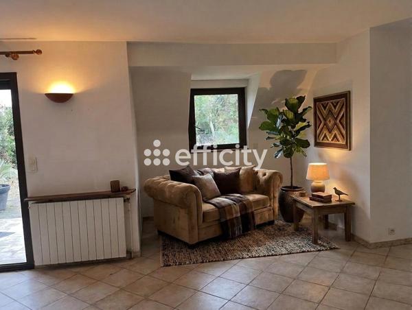Maison
         6 pièces
        - 158 m² Bien prestige 579 000 € *
