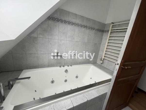 Maison
         6 pièces
        - 158 m² Bien prestige 579 000 € *