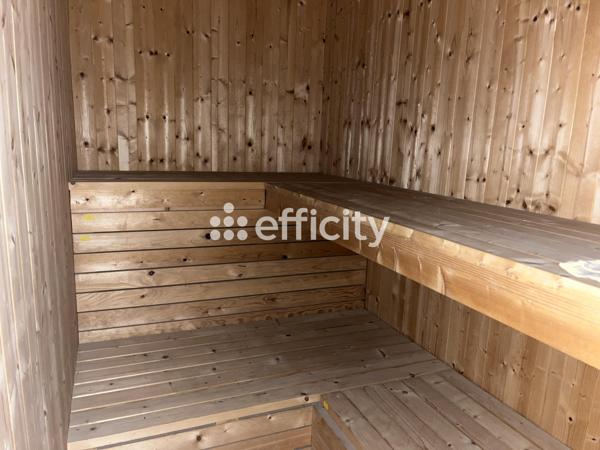 Maison
         6 pièces
        - 158 m² Bien prestige 579 000 € *