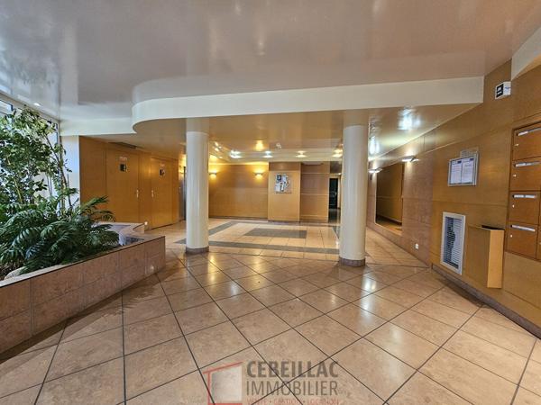 Appartement avec terrasse, garage et ascenseur / Idéal premier achat ou investissement locatif