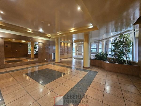 Appartement avec terrasse, garage et ascenseur / Idéal premier achat ou investissement locatif