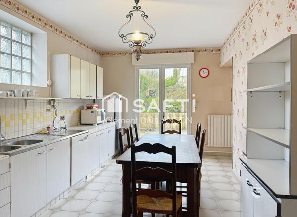 220 m² habitables + dépendances, parcelle 2012 m²