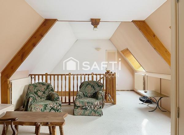 220 m² habitables + dépendances, parcelle 2012 m²