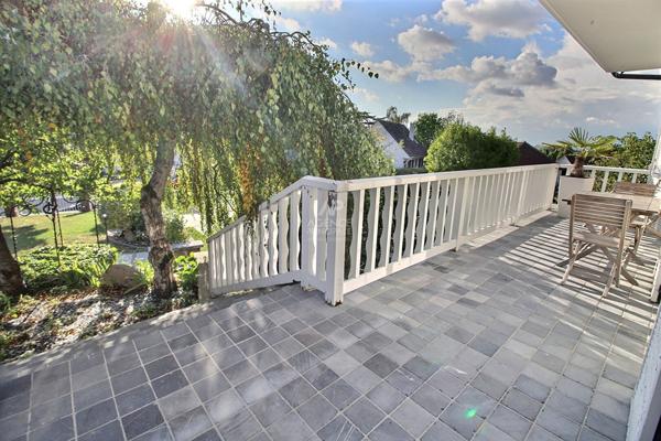 Maison 7 pièce(s) 156 m2 579 000 € **  - Référence  836