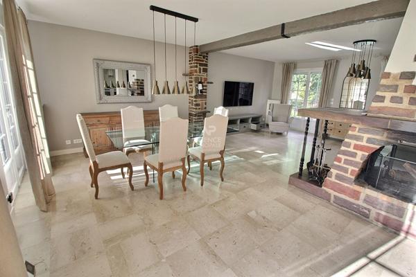 Maison 7 pièce(s) 156 m2 579 000 € **  - Référence  836