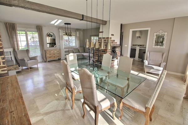 Maison 7 pièce(s) 156 m2 579 000 € **  - Référence  836