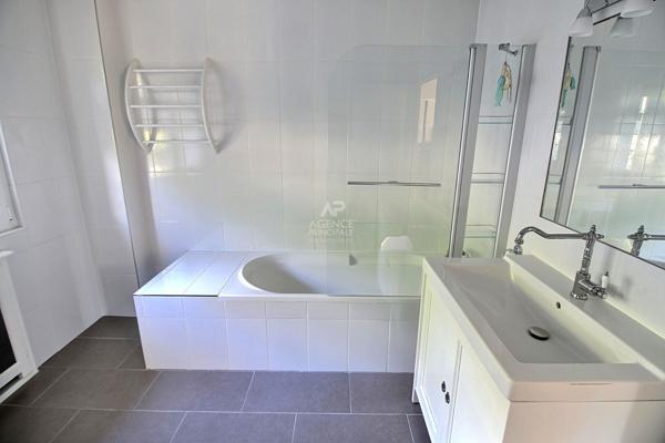 Maison 7 pièce(s) 156 m2 579 000 € **  - Référence  836