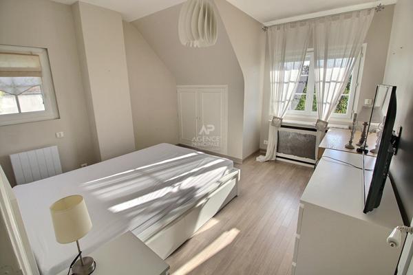 Maison 7 pièce(s) 156 m2 579 000 € **  - Référence  836