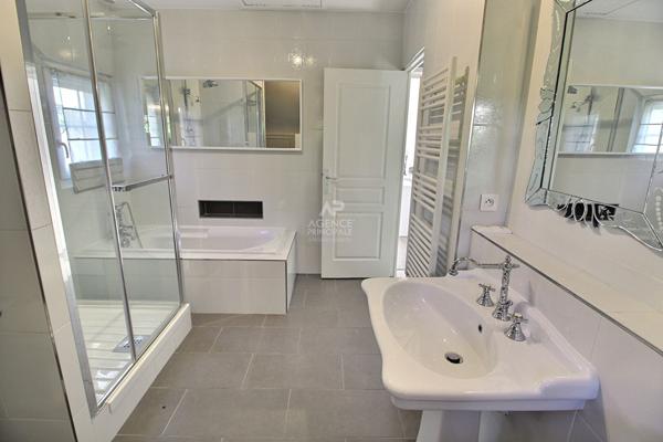 Maison 7 pièce(s) 156 m2 579 000 € **  - Référence  836